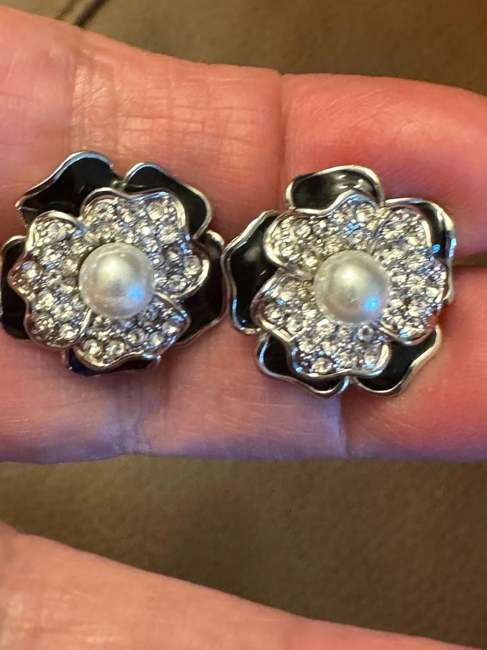 Men’s Black & white silver tone floral cufflinks